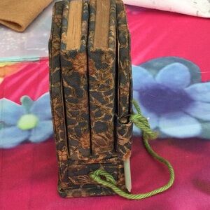 Vintage floral note holder